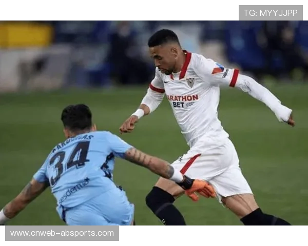 塞维利亚赛前加练边路传中，针对马洛卡高空防守弱点